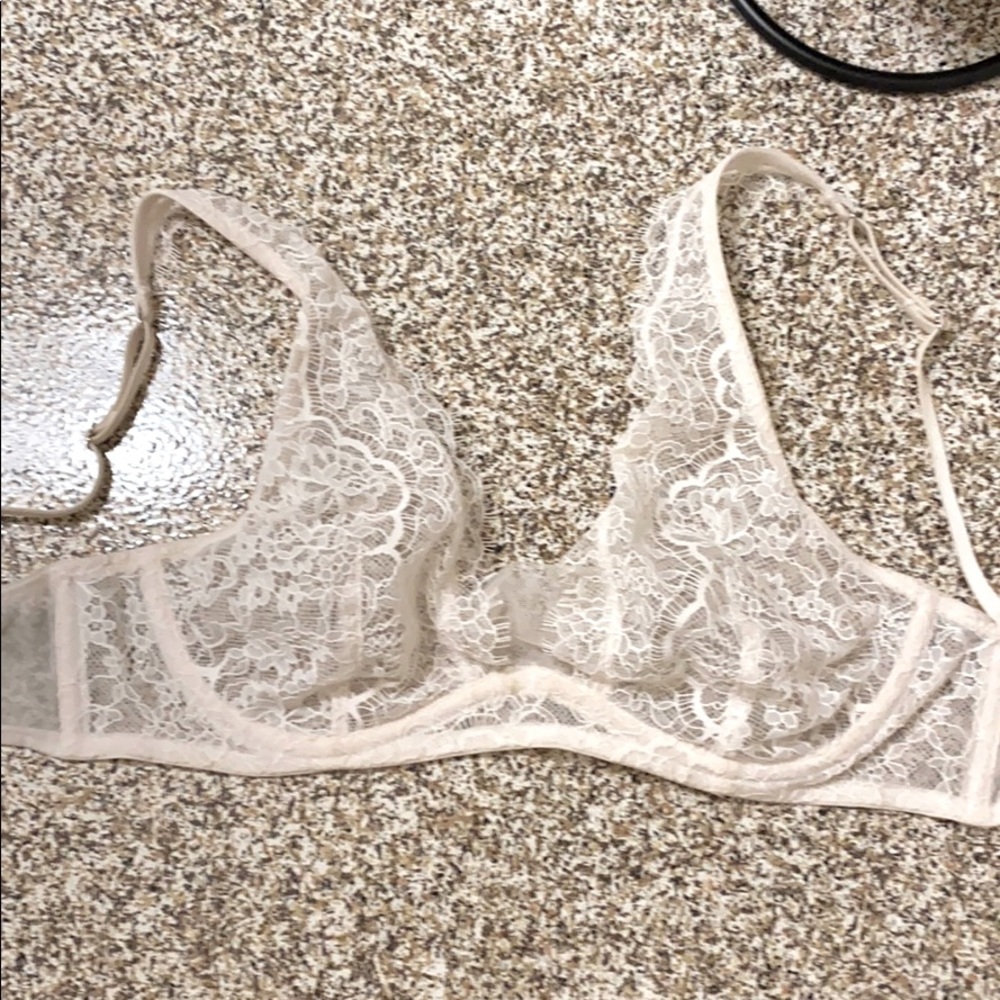 Victoria’s Secret White Lace Bra